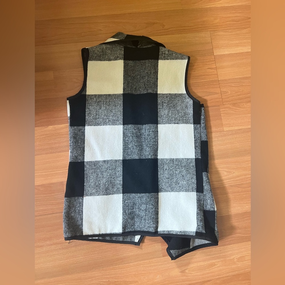 Women's Sherpa/Fleece Vest with Cowl Neck Collar and Flannel Print - Picture 7 of 7